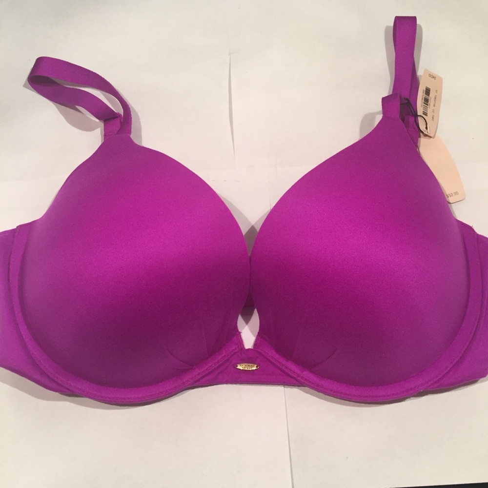 💜Beautiful Victoria’s Secret Plunge Push-up Bra!!